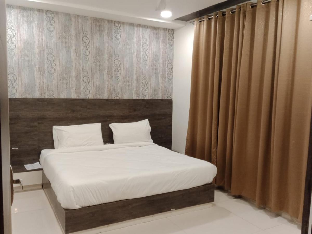 Hotel Golden Leaf Mohali Екстериор снимка